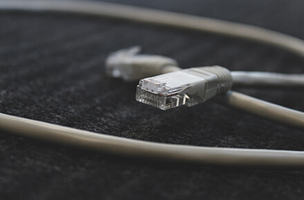 私たちは千葉県八街市・千葉市を中心に電気工事一式を行っております。